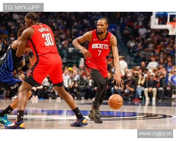 杜兰特称赞谢泼德训练营表现称其侵略性提升球队整体水平 杜兰特称赞谢泼德训练营表现称其侵略性提升球队整体水平