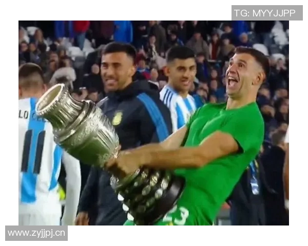 前曼联助教质疑球队未引进世界杯冠军大马丁的原因